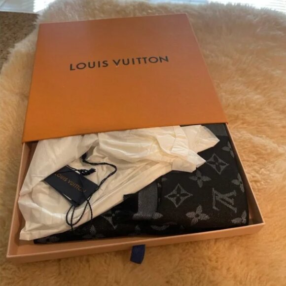 Louis Vuitton Charcoal Monogram Shawl - Picture 1 of 4